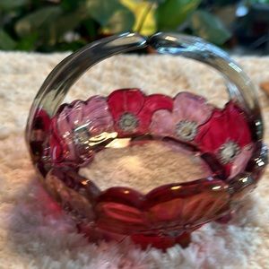 VINTAGE Westmoreland glass trinket box.Red & pink poppies around. Clear handle.